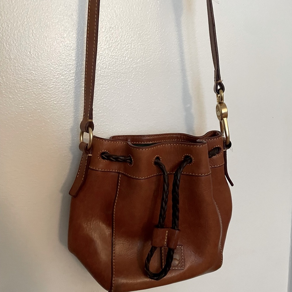 Brown Dooney & Bourke crossbody